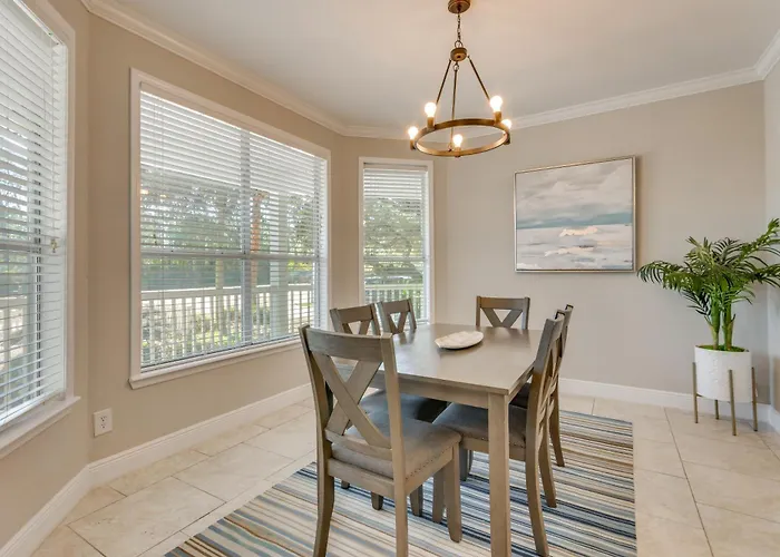 Beaches, Fishing & More! Sleek In Holiday home *