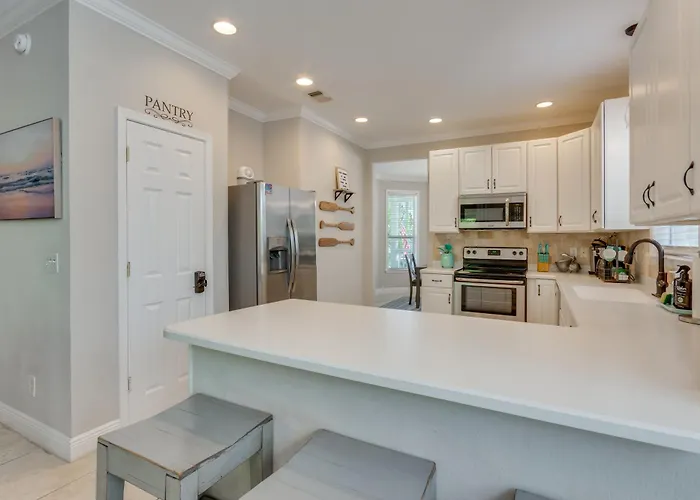 Beaches, Fishing & More! Sleek In * Pensacola