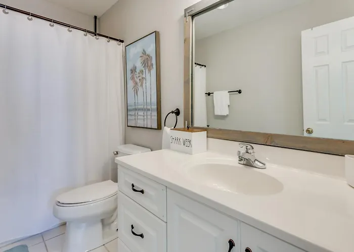 Beaches, Fishing & More! Sleek In Holiday home *