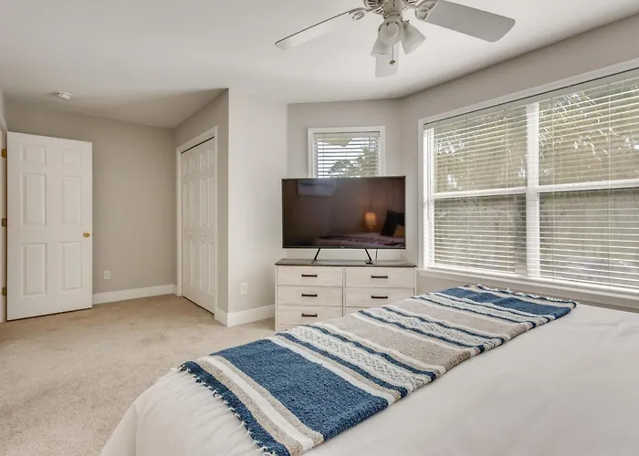 Holiday home Beaches, Fishing & More! Sleek In Pensacola